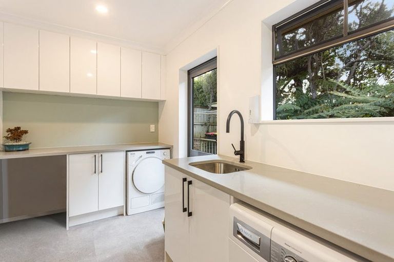 Photo of property in 12 Greenwoods Close, Titirangi, Auckland, 0604