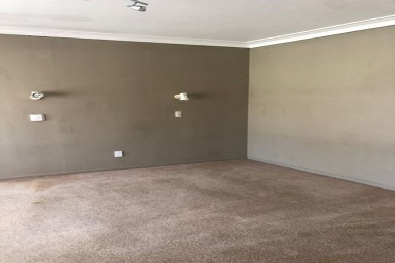 Photo of property in 70 Clevedon Road, Papakura, 2110