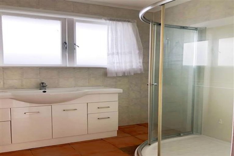 Photo of property in 44 Fairdene Avenue, Henderson, Auckland, 0610