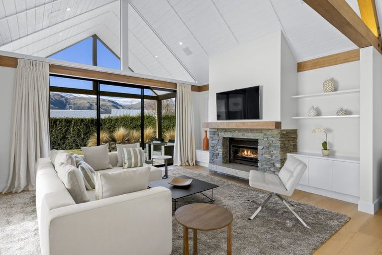 Photo of property in 2 Taramea Lane, Arrowtown, 9371