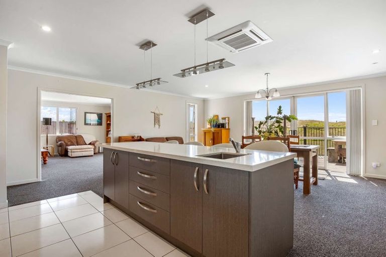 Photo of property in 10 Selliera Place, Papamoa Beach, Papamoa, 3118