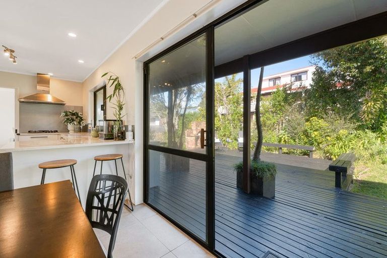 Photo of property in 24 Bronzewing Terrace, Unsworth Heights, Auckland, 0632