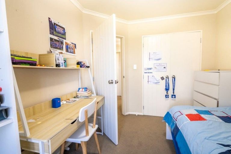 Photo of property in 33 Geneva Terrace, Kelvin Grove, Palmerston North, 4414
