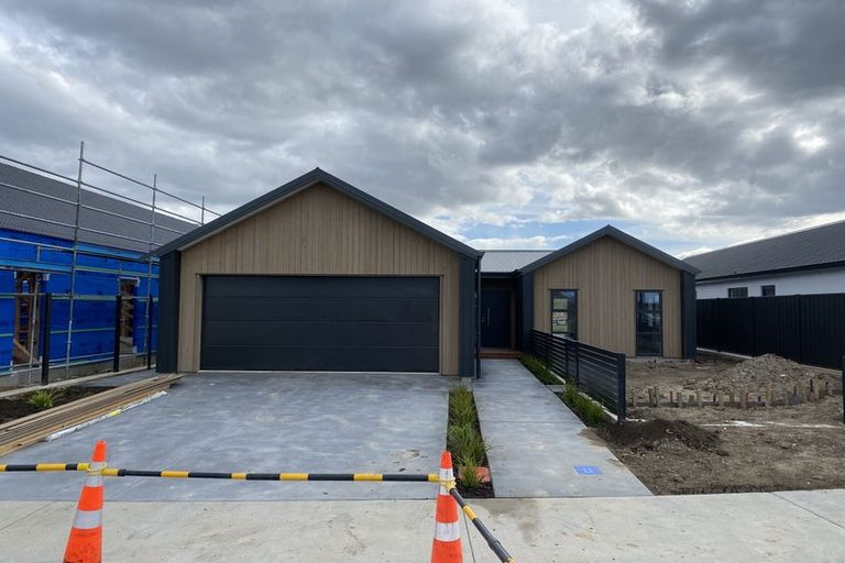 Photo of property in 14 Annie Aranui Drive, Poraiti, 4182