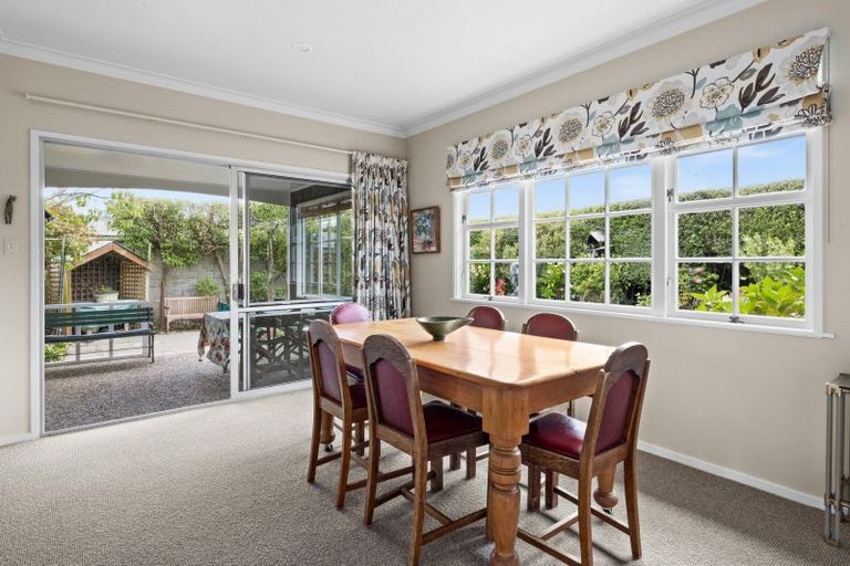 Photo of property in 43 James Cook Street, Havelock North, 4130