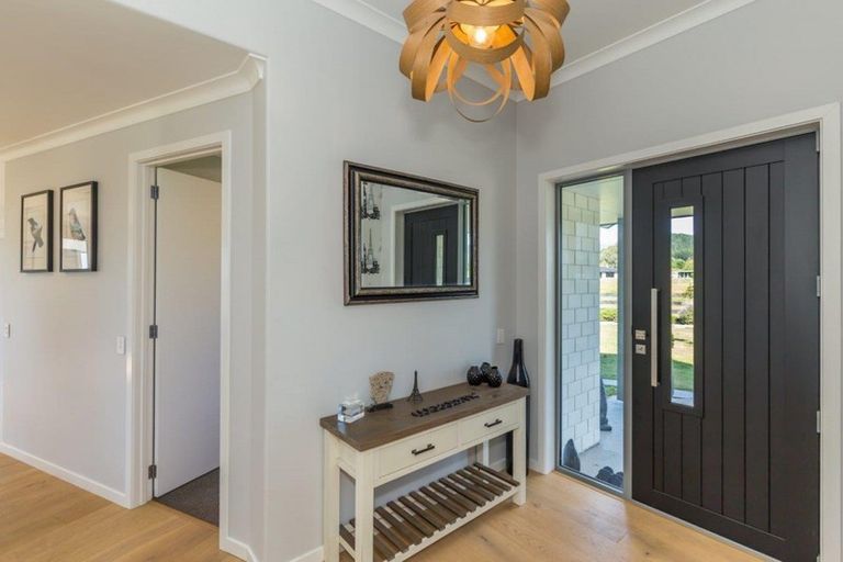Photo of property in 441 Tararua Road, Levin, 5571