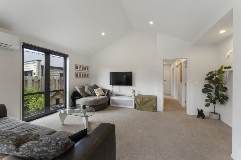 Photo of property in 22 Huxley Place, Lake Hayes, Queenstown, 9304