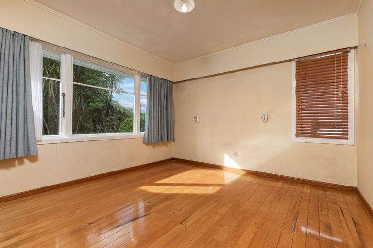 Photo of property in 48 Smythe Road, Henderson, Auckland, 0612