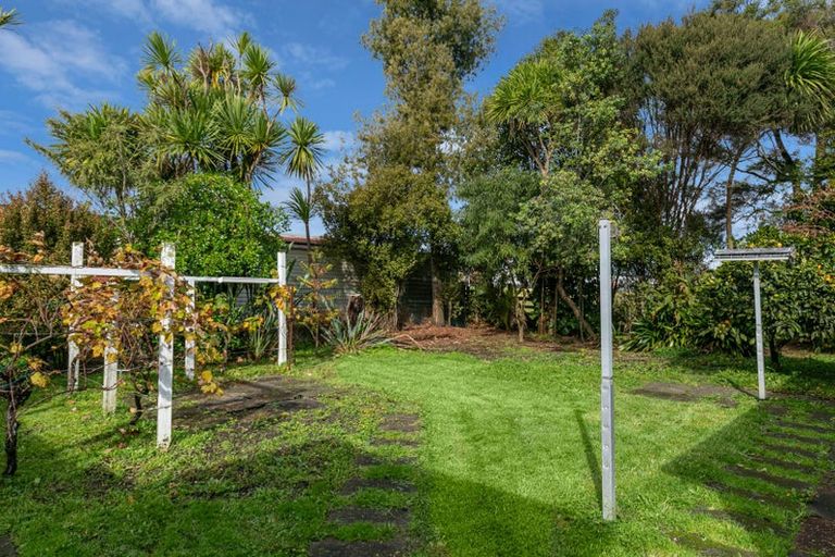 Photo of property in 48 Smythe Road, Henderson, Auckland, 0612