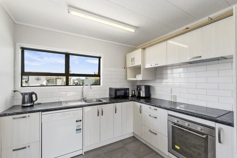 Photo of property in 1/16 Rosier Road, Glen Eden, Auckland, 0602