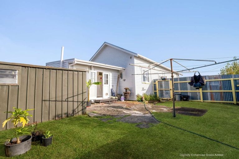 Photo of property in 30 Kowhai Street, Castlecliff, Whanganui, 4501