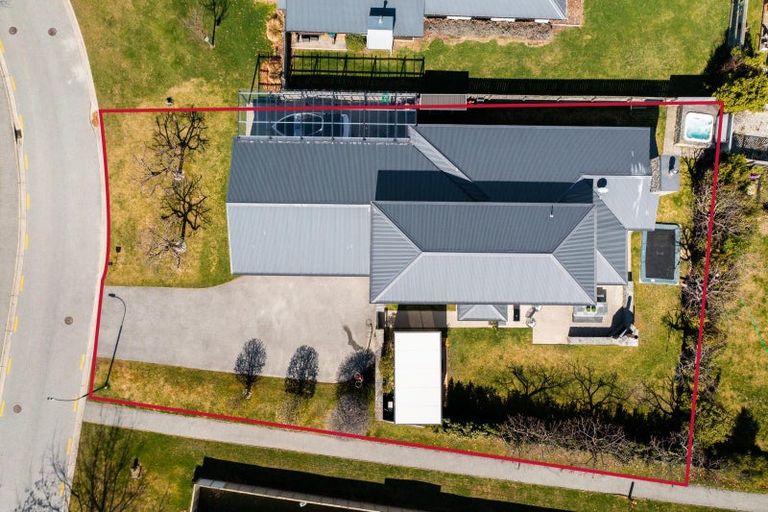Photo of property in 9 Bridesdale Drive, Lake Hayes, Queenstown, 9304