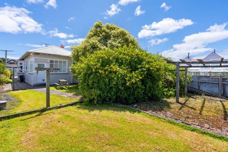 Photo of property in 27 Bathgate Street, South Dunedin, Dunedin, 9012