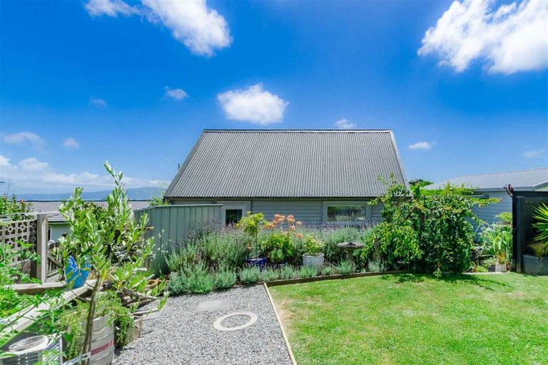 Photo of property in 11 Kotare Street, Waikanae, 5036