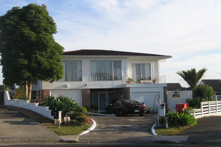 Photo of property in 1/32 Marcel Place, Glenfield, Auckland, 0629