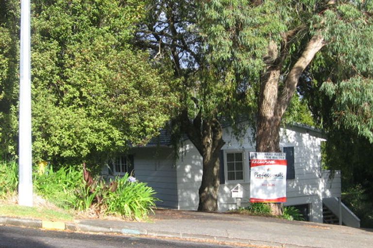 Photo of property in 11 Tranquil Glade, Hillcrest, Auckland, 0627