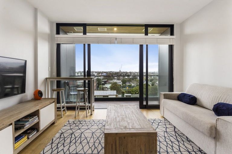 Photo of property in Frank Sargeson Apts, 306/74 Anzac Street, Takapuna, Auckland, 0622