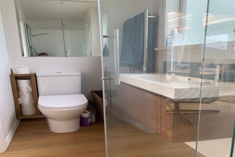 Photo of property in 25 Hungerford Road, Lyall Bay, Wellington, 6022