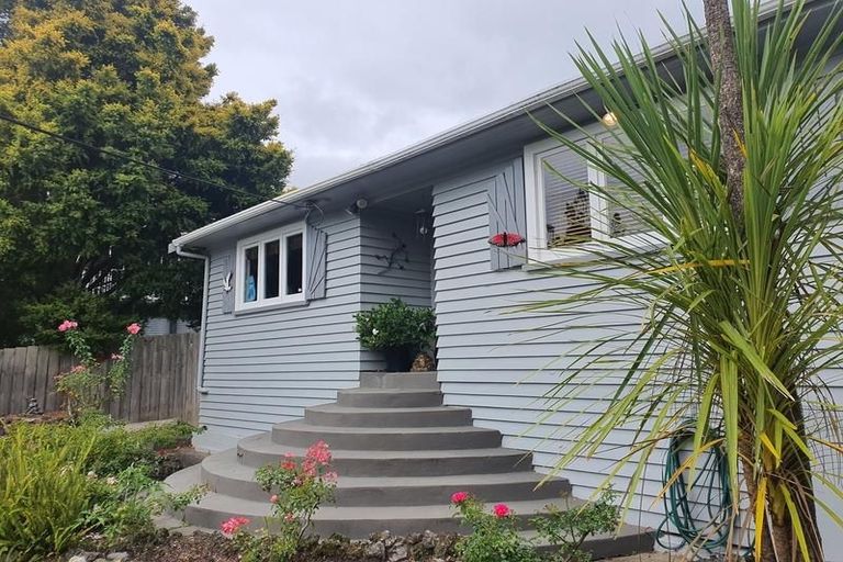 Photo of property in 105 Konini Road, Titirangi, Auckland, 0604