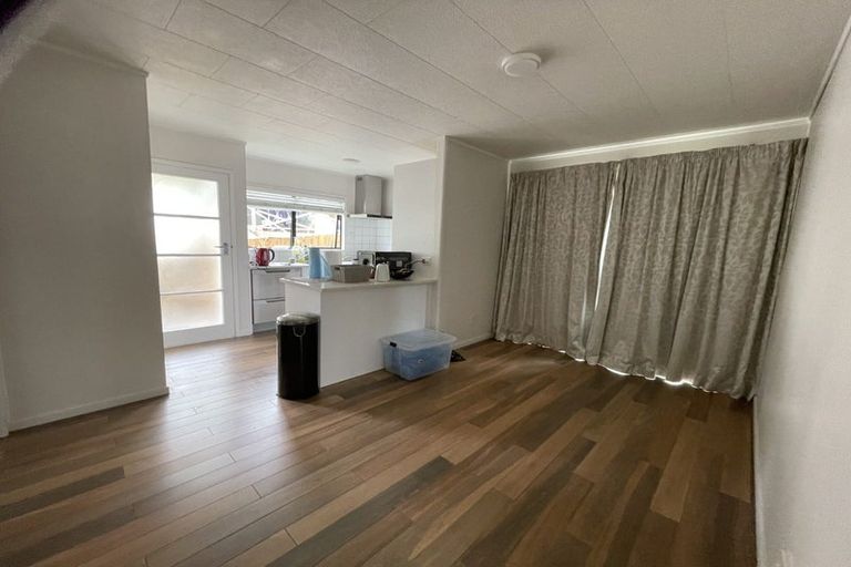 Photo of property in 2/1 Landsdale Place, Massey, Auckland, 0614
