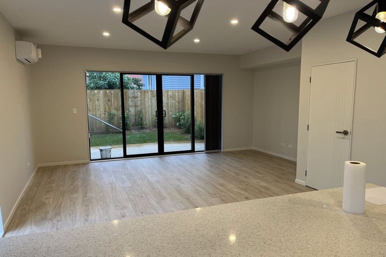 Photo of property in 3/11 Karamu Street, Te Atatu Peninsula, Auckland, 0610