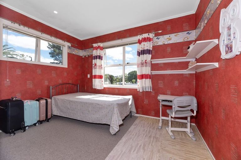 Photo of property in 23 Sherwood Avenue, Te Atatu South, Auckland, 0610