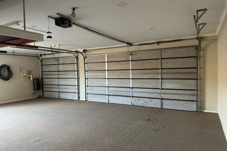 Photo of property in 5 Gibbston Crescent, Flat Bush, Auckland, 2016