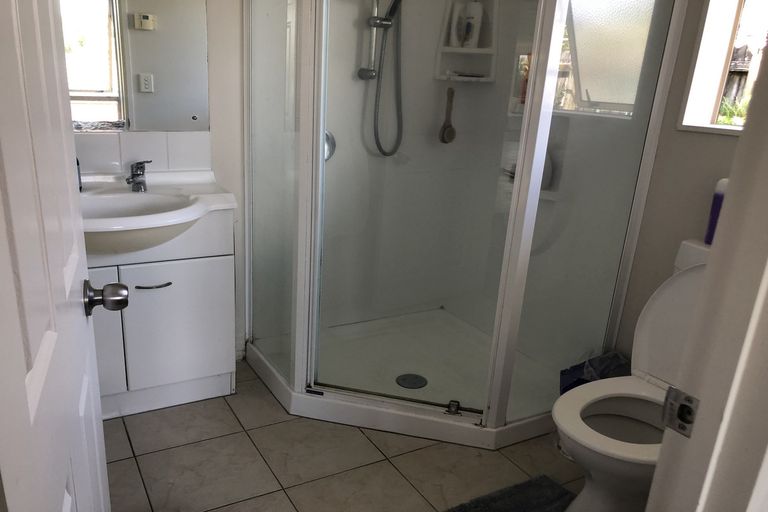 Photo of property in 8 Parkcrest Drive, Henderson, Auckland, 0612