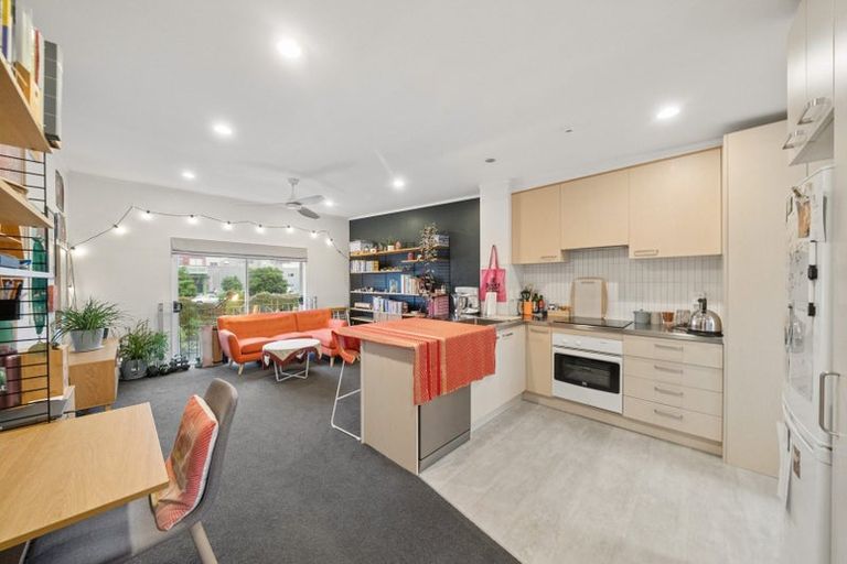 Photo of property in 10/3 Kelvin Grove, Te Aro, Wellington, 6011