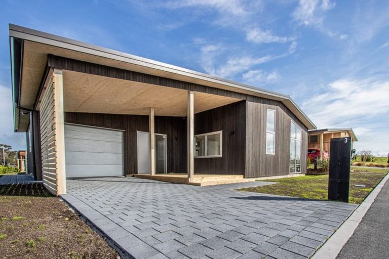 Photo of property in 3 Mirek Street, Waikanae, 5036