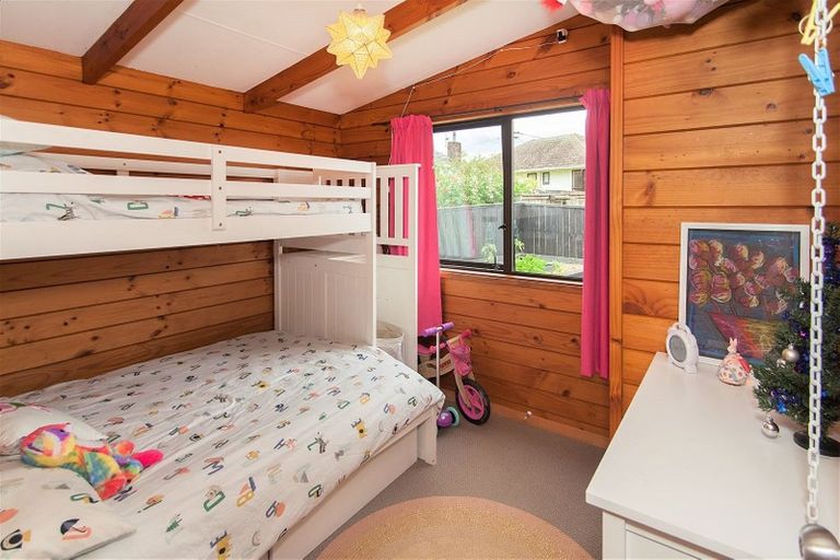 Photo of property in 15a Kereru Street, Henderson, Auckland, 0612