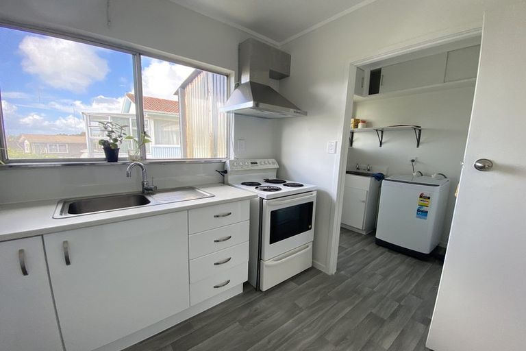 Photo of property in 2/14 Downing Street, Glenfield, Auckland, 0629