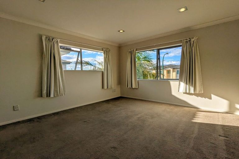 Photo of property in 16 Kira Road, Flat Bush, Auckland, 2016