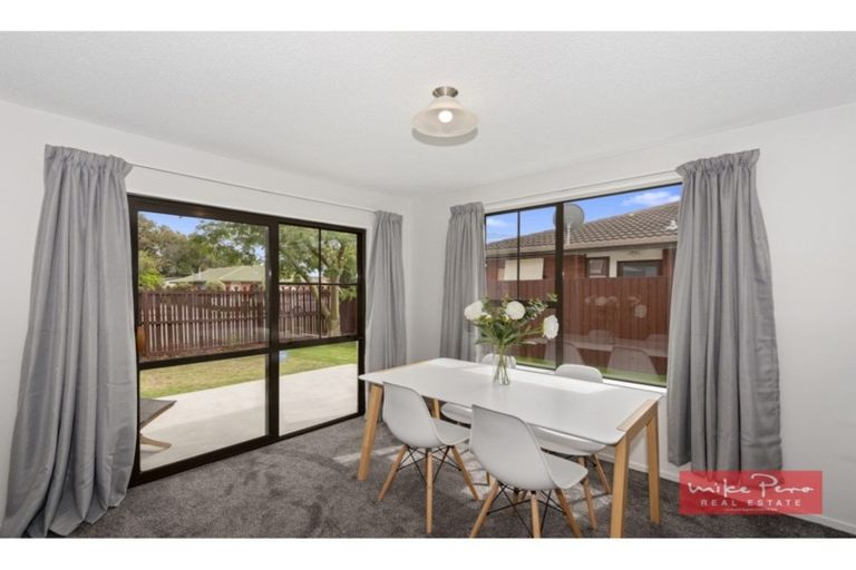 Photo of property in 34 Solomon Avenue, Redwood, Christchurch, 8051
