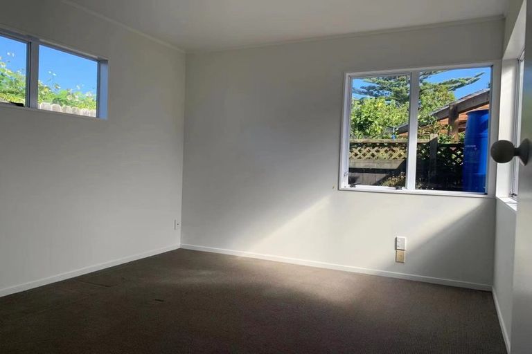 Photo of property in 2/12 De Thiery Place, Pakuranga Heights, Auckland, 2010