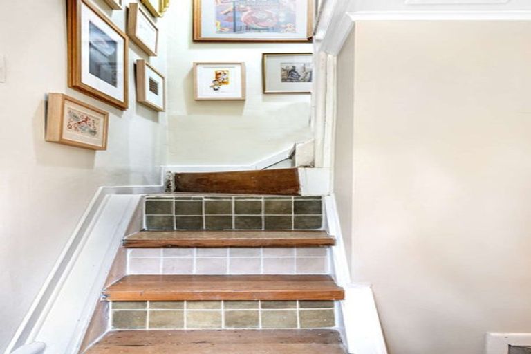 Photo of property in 43 Kauri Point Road, Laingholm, Auckland, 0604