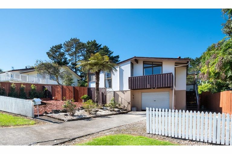 Photo of property in 60 Glenbervie Crescent, Massey, Auckland, 0614