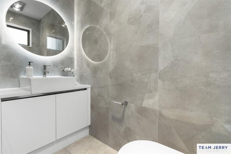 Photo of property in 105b Grove Road, Papakura, 2110