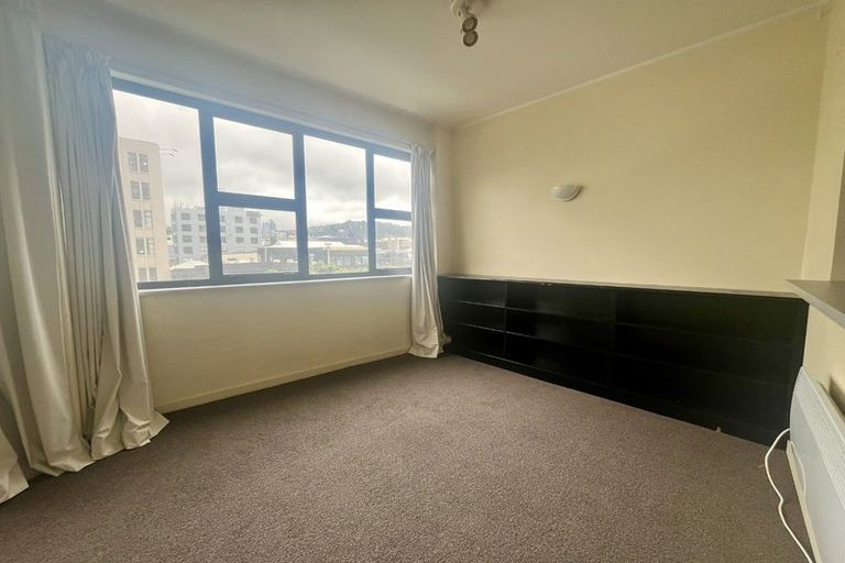 Photo of property in 17 Kent Terrace - Kent Apartments, 3e/16 Kent Terrace, Mount Victoria, Wellington, 6011