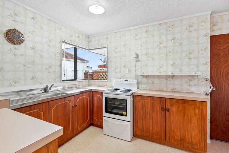 Photo of property in 28 Second Avenue, Avenues, Whangarei, 0110
