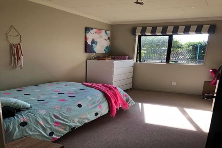 Photo of property in 16 Isobel Street, Acacia Bay, Taupo, 3330