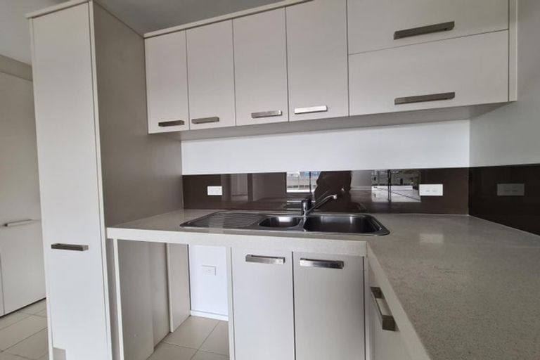 Photo of property in Bella Vista, 1f/84 Gunner Drive, Te Atatu Peninsula, Auckland, 0610