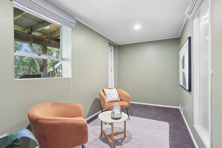 Photo of property in 6 Otitori Bay Road, Titirangi, Auckland, 0604
