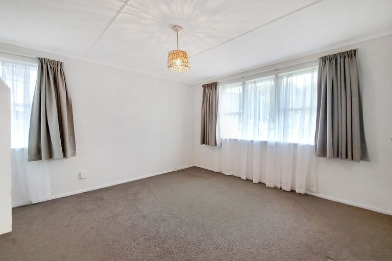 Photo of property in 41 Bird Grove, Stokes Valley, Lower Hutt, 5019
