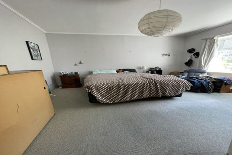 Photo of property in 1 Hungerford Road, Lyall Bay, Wellington, 6022