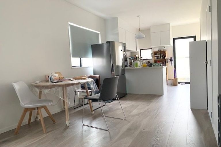 Photo of property in 32 Morihana Close, Glen Eden, 0602