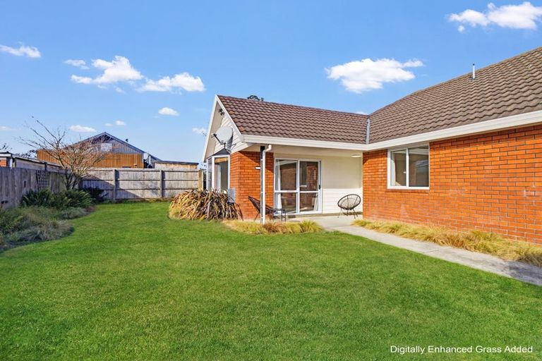 Photo of property in 28 Radiata Avenue, Parklands, Christchurch, 8083