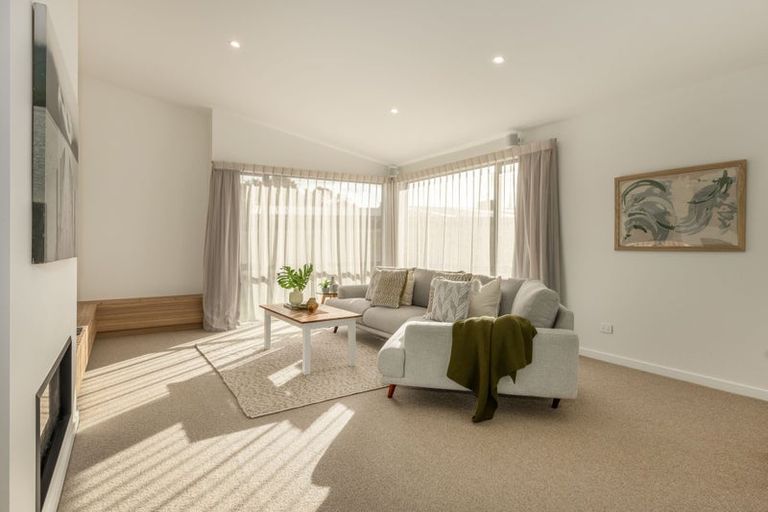 Photo of property in 15 Kaiwaru Place, Waikanae, 5036