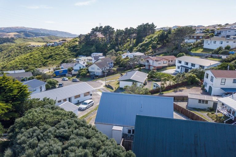 Photo of property in 17a Pimlico Place, Newlands, Wellington, 6037