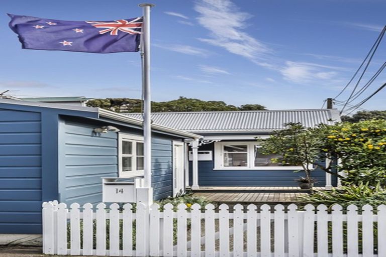 Photo of property in 14 Edinburgh Terrace, Berhampore, Wellington, 6023